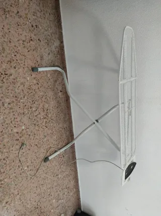 Mesa de planchar blanca