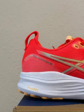 Asics Gel Kayano 32 Talla 44 Rojo/Dorado