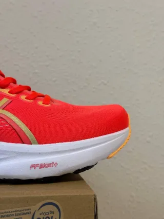 Asics Gel Kayano 32 Talla 44 Rojo/Dorado