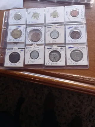 Lote 22 monedas extranjeras diferentes países