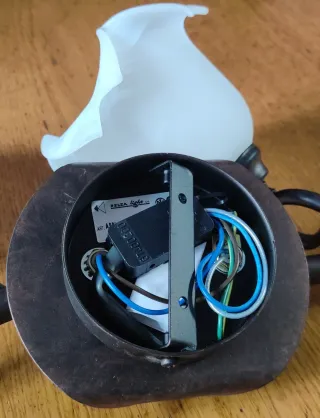 Applique ferro battuto e vetro bianco di Murano