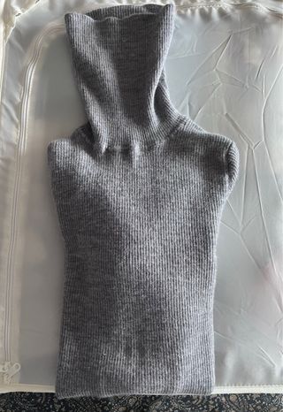 Jersey Uniqlo gris cuello alto