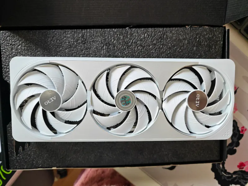 RTX 5070 Ti AERO OC - 16GB Blanca Gigabyte afbeelding 2