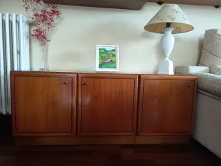 Aparador de salón de madera