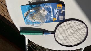 Raqueta y volante de bádminton