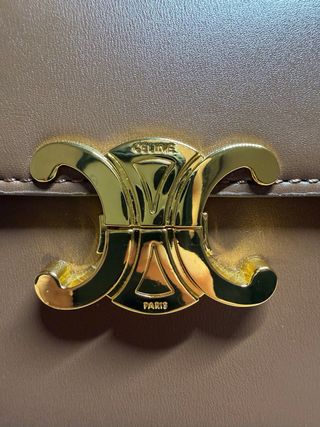 Bolso Celine Triomphe Marrón Dorado