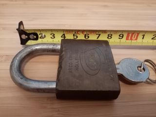 Candado Corbin de acero inoxidable