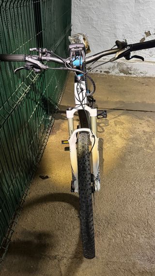 Bicicleta Eléctrica Montaña Blanca/Negra