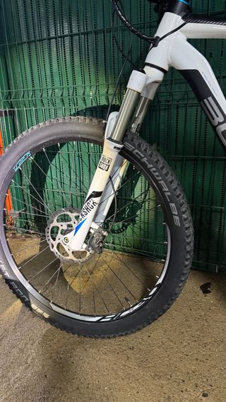 Bicicleta Eléctrica Montaña Blanca/Negra