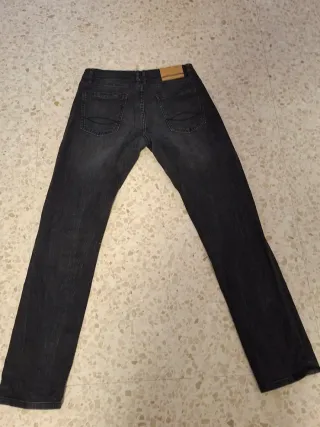 Pantalón vaquero negro