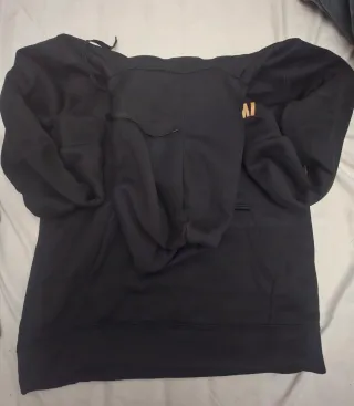 Sudadera Jordan Negra con Logo Dorado