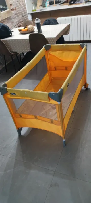 Cuna de viaje naranja 30 negociable