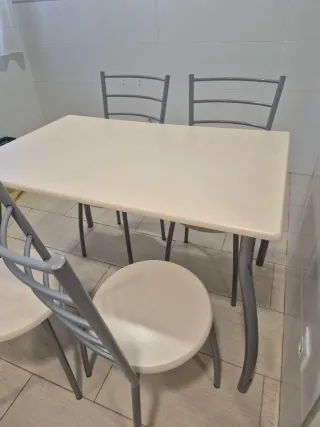 Mesa y 4 Sillas Cocina