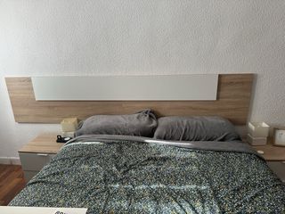 Cabecero y mesillas moderno blanco y madera