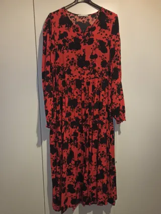 Vestido Lefties floral rojo y negro talla L