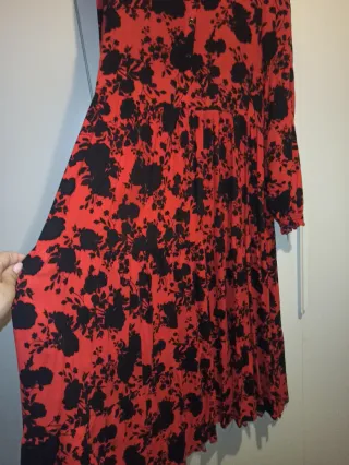 Vestido Lefties floral rojo y negro talla L
