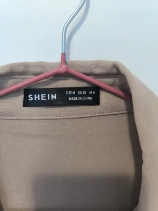 Blusa beige con volantes