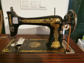 Máquina de coser Singer antigua