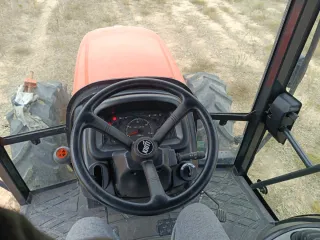 Tractor Kioti DK904C Naranja
