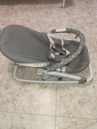 Hamaca bebé gris con estrellas