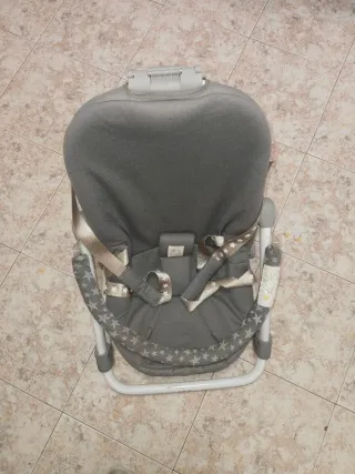 Hamaca bebé gris con estrellas