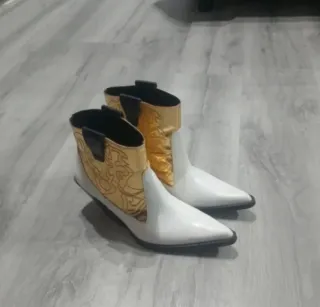 Botines cowboy Zara blancos y dorados