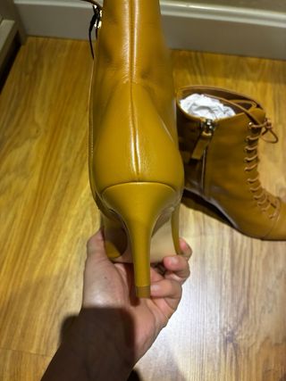 Botines de piel Zara