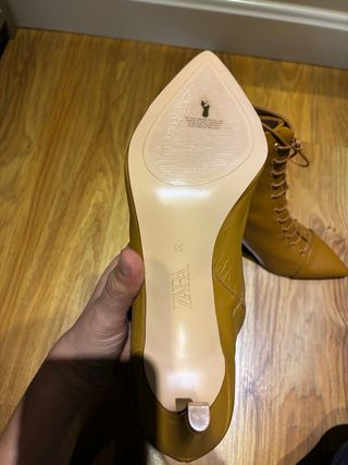 Botines de piel Zara
