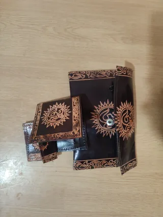 Conjunto Carteras Piel Om y Ojo Budista