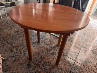 Mesa de comedor de madera
