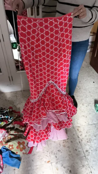 Traje de flamenca rojo con lunares blancos