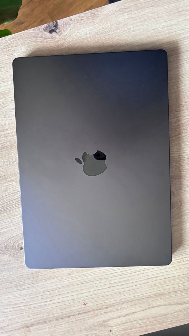 MacBook Pro Gris Espacial afbeelding 5