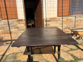 Mesa antigua de madera plegable