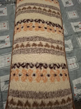 Cojín de lana con funda de lana