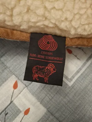 Cojín de lana con funda de lana