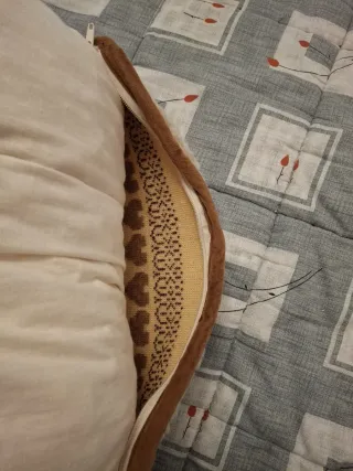 Cojín de lana con funda de lana