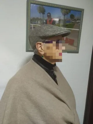 Gorra plana gris mujer