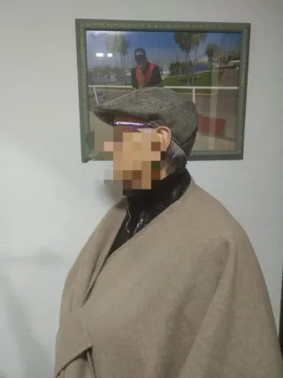 Gorra plana gris mujer