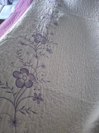 Colcha bordada flores 135cm