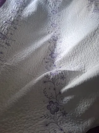 Colcha bordada flores 135cm