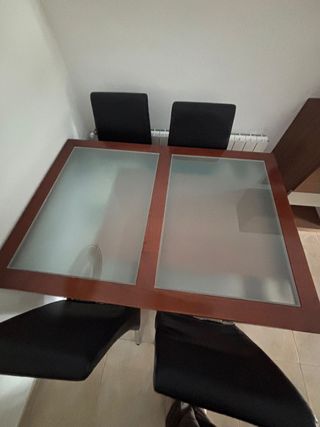 Juego comedor 4 sillas y mesa extensible