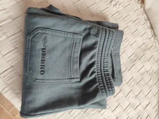 Pantalón deportivo color verde azulado