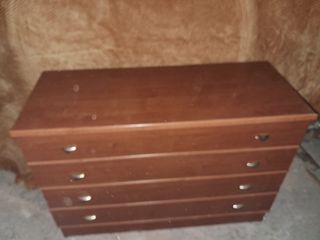 Cómoda de madera con 4 cajones