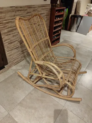 Mecedora sillón de mimbre