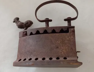 Plancha de hierro antigua decorativa