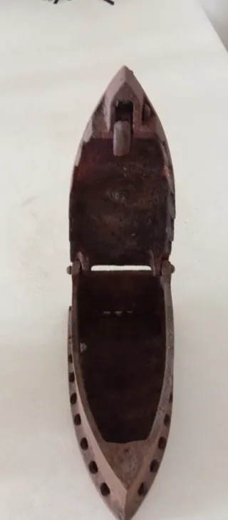 Plancha de hierro antigua decorativa