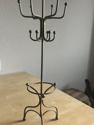 Joyero dorado con soporte