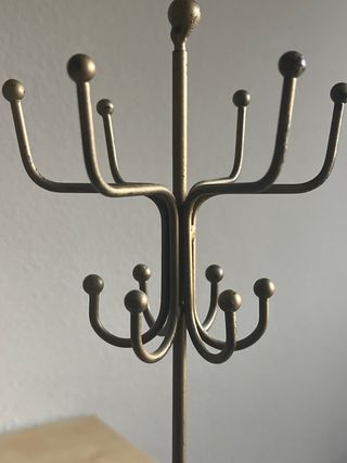 Joyero dorado con soporte