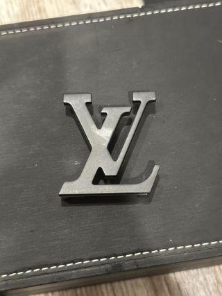 Logo Louis Vuitton Negro
