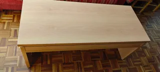 Mesa elevable de madera